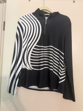 Black & White Graphic Zip-Front Long Sleeve Top
